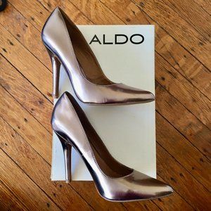 NWT Aldo Silver Metallic High Heel Pump Size 37